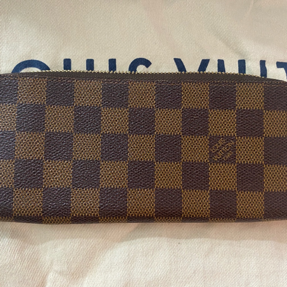 Matching gucci wallet